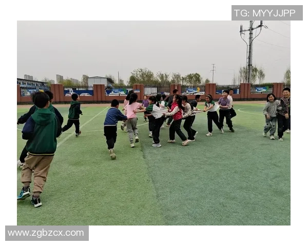 探索足球主题的多样游戏类型与玩法体验分享